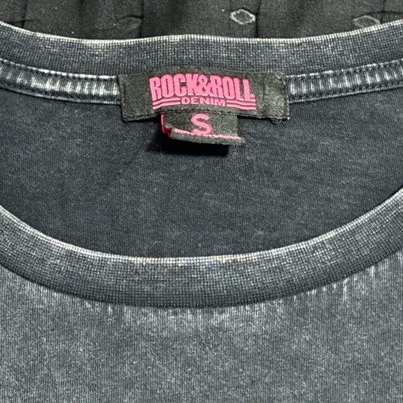 T-Shirt - Picture 4 of 5